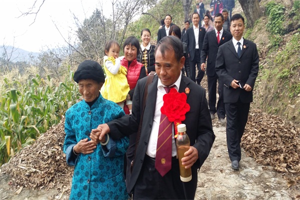 云南最美法官"贵叔"站好退休前最后一班岗